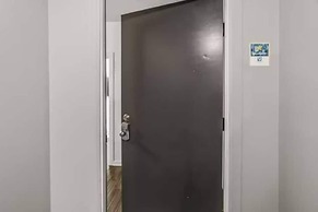 Urban Chic Apartments Near Center City