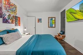 Urban Chic Apartments Near Center City