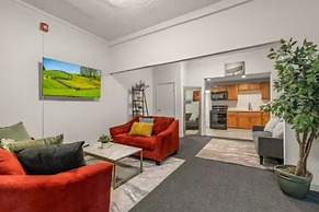 Urban Chic Apartments Near Center City