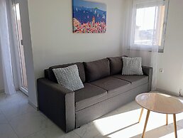 Immaculate 2-bed Apartment in Okrug Gornji