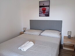 Immaculate 2-bed Apartment in Okrug Gornji