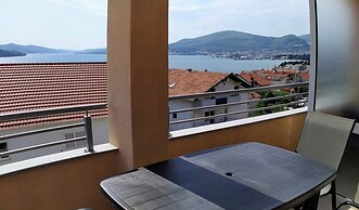 Immaculate 2-bed Apartment in Okrug Gornji