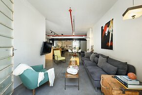 Unique and Spacious 2BR Apt with Terrace