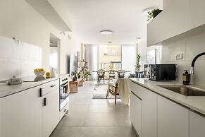 Spacious & Bright 3BR Apt with City View