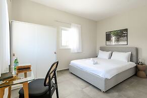 Spacious & Bright 3BR Apt with City View