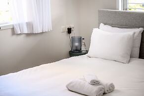 Spacious & Bright 3BR Apt with City View