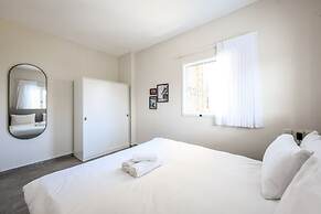 Spacious & Bright 3BR Apt with City View