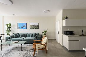 Spacious & Bright 3BR Apt with City View