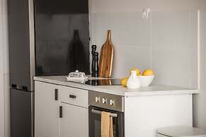 Spacious & Bright 3BR Apt with City View