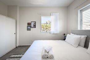 Spacious & Bright 3BR Apt with City View