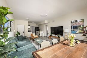 Spacious & Bright 3BR Apt with City View