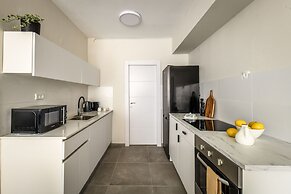 Spacious & Bright 3BR Apt with City View