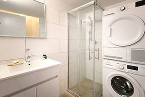 Spacious & Bright 3BR Apt with City View