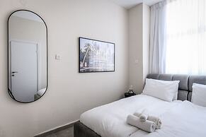 Spacious & Bright 3BR Apt with City View