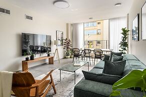 Spacious & Bright 3BR Apt with City View