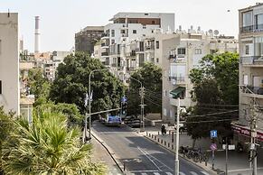 Spacious & Bright 3BR Apt with City View