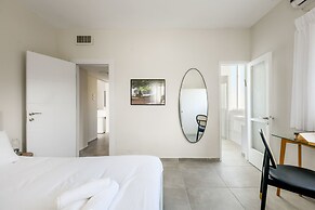 Spacious & Bright 3BR Apt with City View