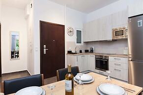 Elegant Urban Escape Apt in Kolonaki