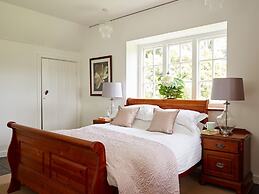Drakestone House Manor With Breathtaking Cotswolds Views