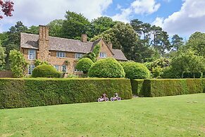 Drakestone House Manor With Breathtaking Cotswolds Views