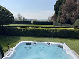Drakestone House Manor With Breathtaking Cotswolds Views