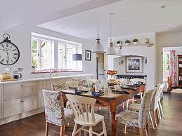 Drakestone House Manor With Breathtaking Cotswolds Views
