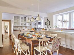Drakestone House Manor With Breathtaking Cotswolds Views