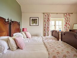 Drakestone House Manor With Breathtaking Cotswolds Views