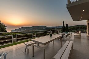 Arca Villa - Enchanting Sunset!