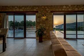 Arca Villa - Enchanting Sunset!