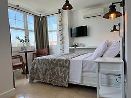 Alaçatı Moonbox Hotel