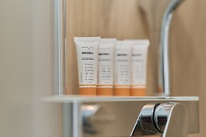 Riverside Apartment & Parking by Renters