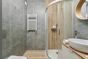 Riverside Apartment & Parking by Renters