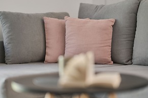 Riverside Apartment & Parking by Renters