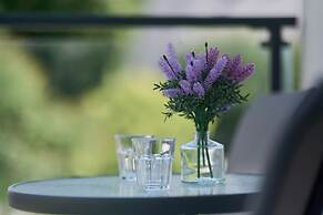 Riverside Apartment & Parking by Renters