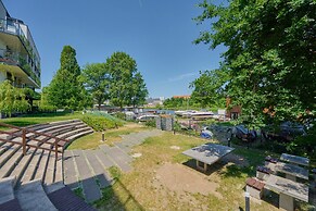 Riverside Apartment & Parking by Renters