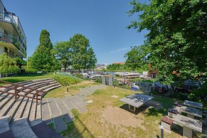 Riverside Apartment & Parking by Renters