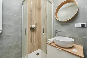 Riverside Apartment & Parking by Renters