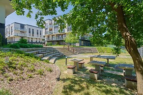 Riverside Apartment & Parking by Renters