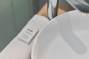 Riverside Apartment & Parking by Renters