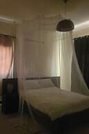 Kampala 5-beds, Sleeps 8 With Garden & Parking