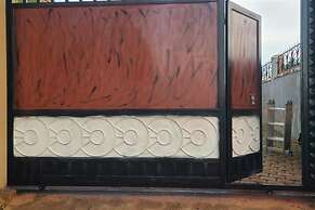 Kampala 5-beds, Sleeps 8 With Garden & Parking