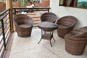 Kampala 5-beds, Sleeps 8 With Garden & Parking