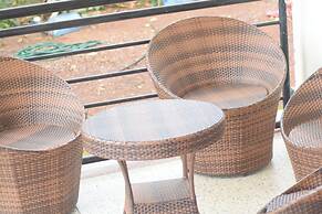 Kampala 5-beds, Sleeps 8 With Garden & Parking