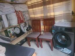 Kampala 5-beds, Sleeps 8 With Garden & Parking