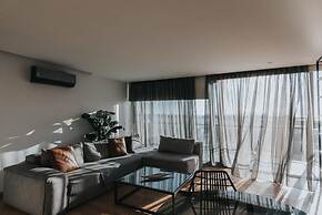 Earth Boutique Apartments Next to Stavros Niarchos
