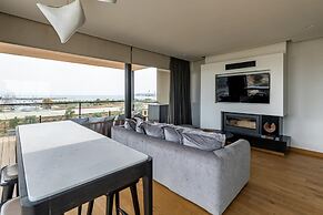 Earth Boutique Apartments Next to Stavros Niarchos