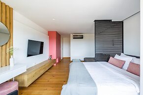 Earth Boutique Apartments Next to Stavros Niarchos