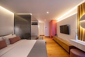 Earth Boutique Apartments Next to Stavros Niarchos