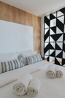 Earth Boutique Apartments Next to Stavros Niarchos